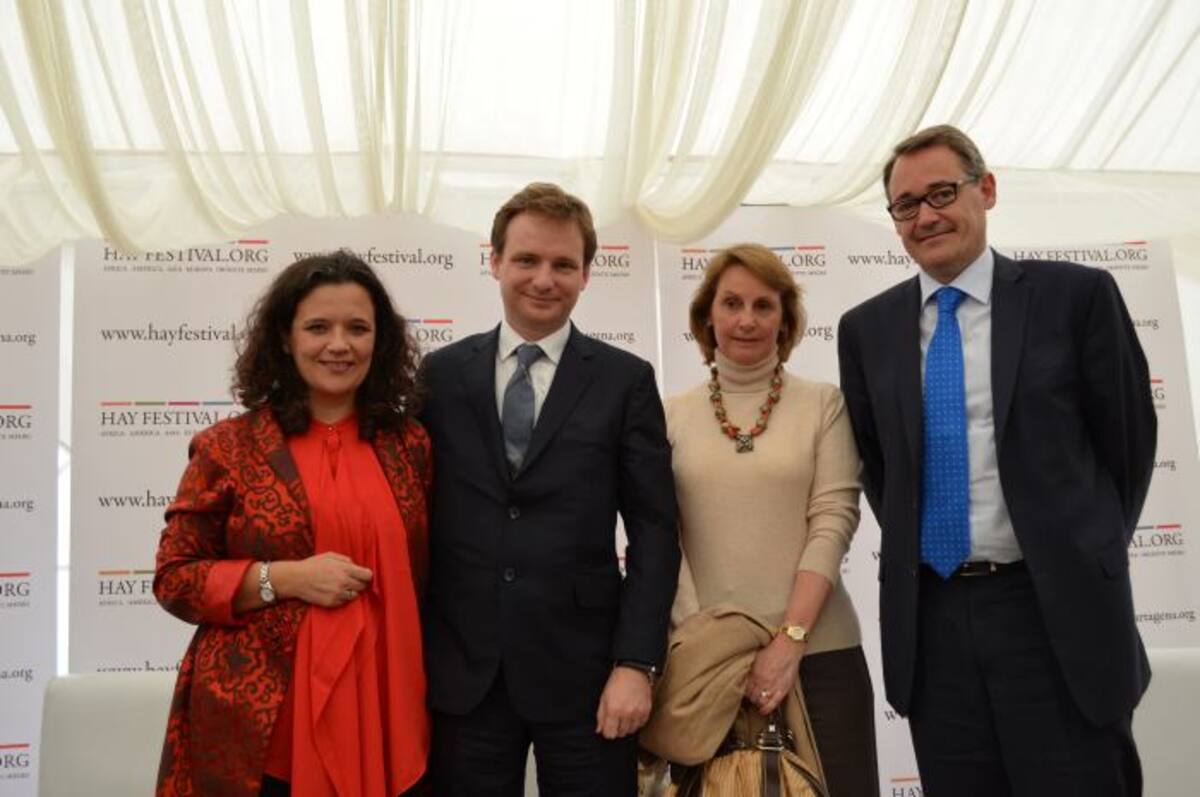 Cristina Fuentes, Directora de Hay FestivaI, el Embajador Británico Lindsay Croisdale-Appleby, Patricia Ardila y Óscar Cabrera Izquierdo, Presidente de BBVA. Cortesía