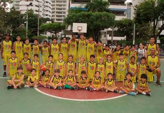 Los niños quieren jugar baloncesto hoy en Bocagrande