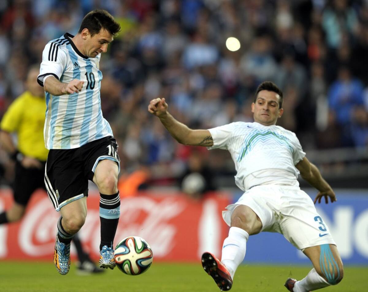 En el partido amistoso contra Eslovenia la AFA mostró su posición frente al conflicto de las Malvinas. AFP ALEJANDRO PAGNI