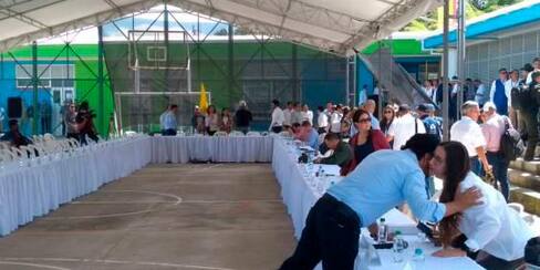 Duque se reúne con indígenas del Cauca pese a la denuncia de posibles atentados