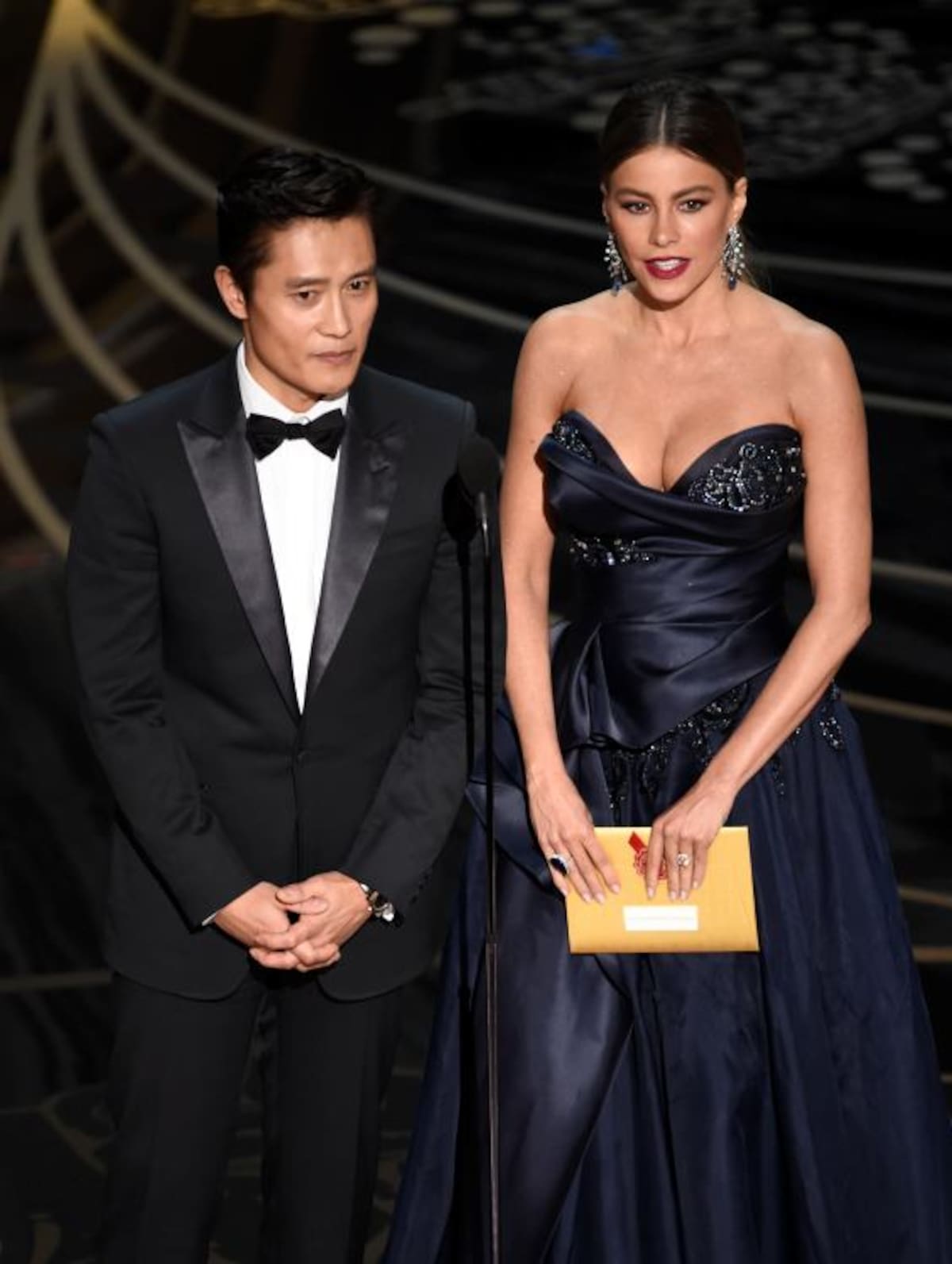 Sofía Vergara mientras presentaba el premio a Mejor Película Extranjera AP Chris Pizzello