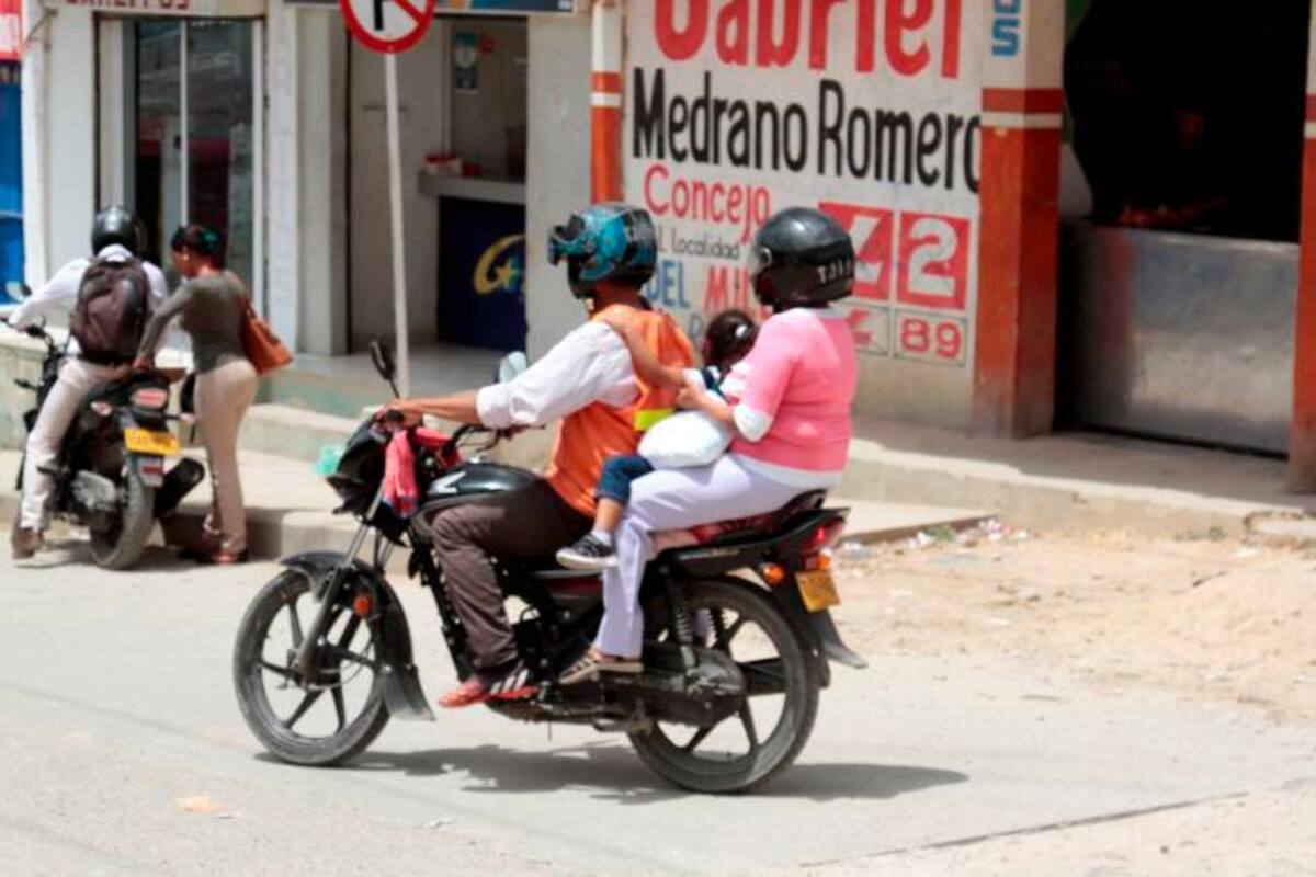 Alertan sobre los riesgos de transportar a los niños en moto