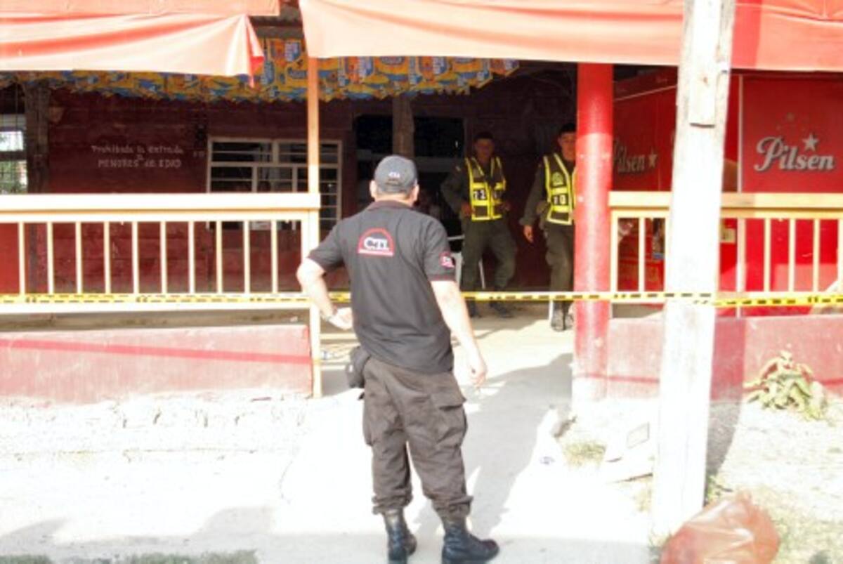 El crimen de John Fredis Uribe, de 32 años, ocurrió ayer en la tarde en el sector San Nicolás. Los sicarios huyen.