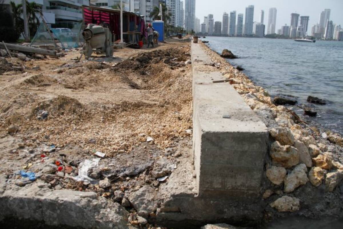 El muro de protección se subió cerca de 40 centímetros para evitar el embate del oleaje. Oscar Díaz Acosta