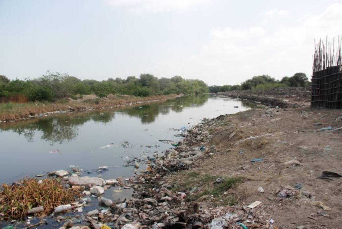En la fotografía se aprecia los trabajos de ampliación realizados al costado derecho (Fredonia). LUIS C. PRADO - EL UNIVERSAL
