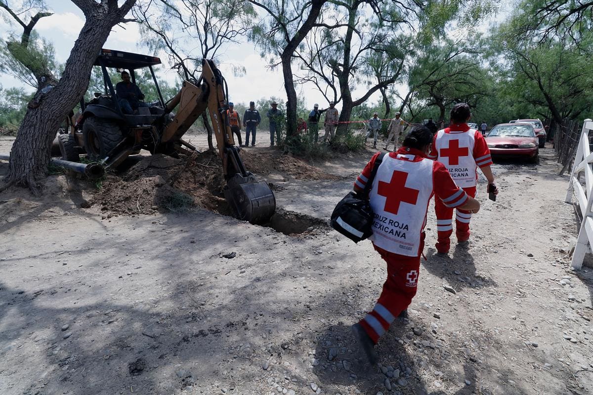 Siguen atrapados los mineros en México