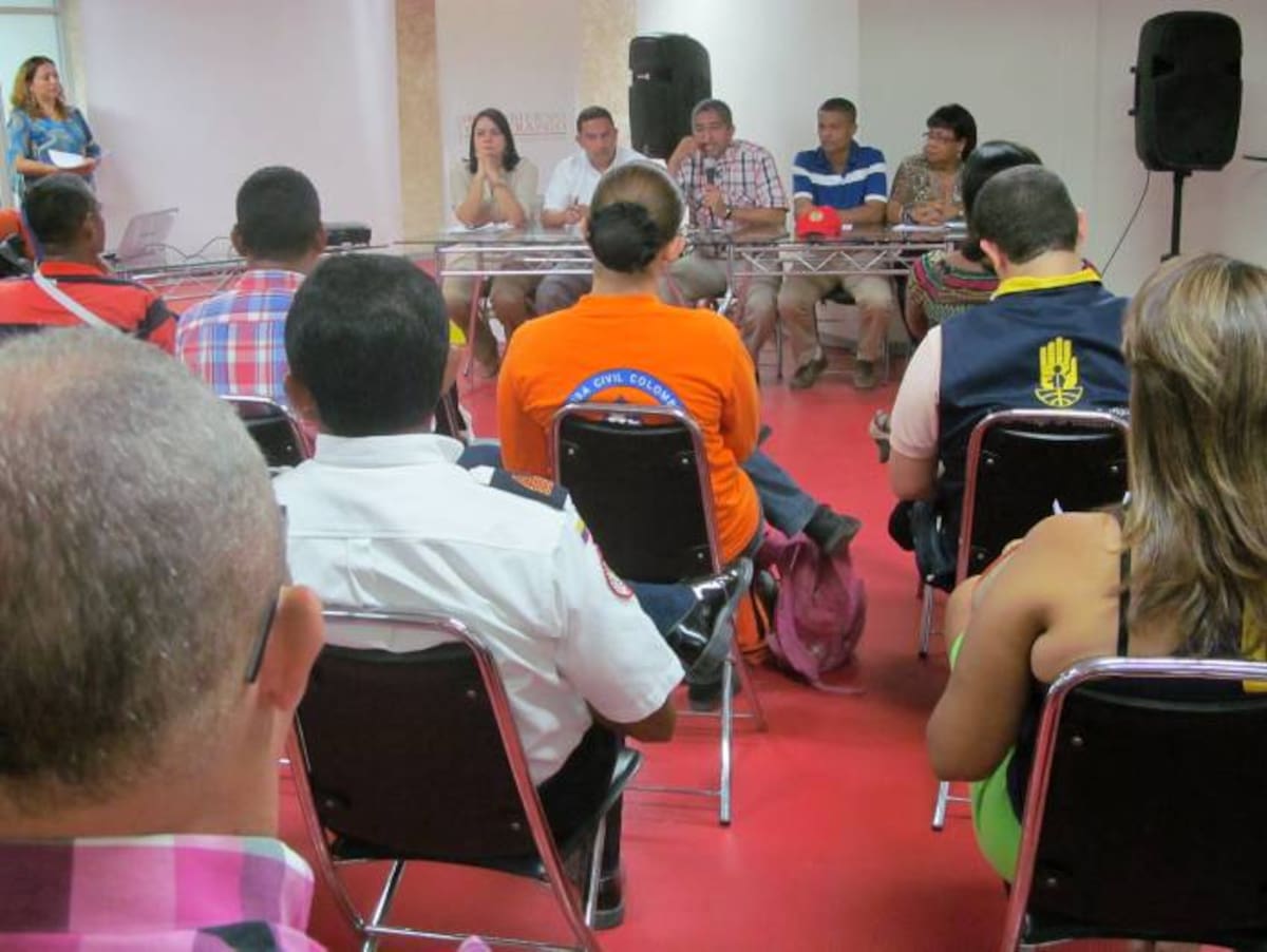 La Escuela de Gobierno capacitó a los servidores públicos sobre la norma que reglamenta el protocolo de seguridad en los escenarios deportivos. cortesía