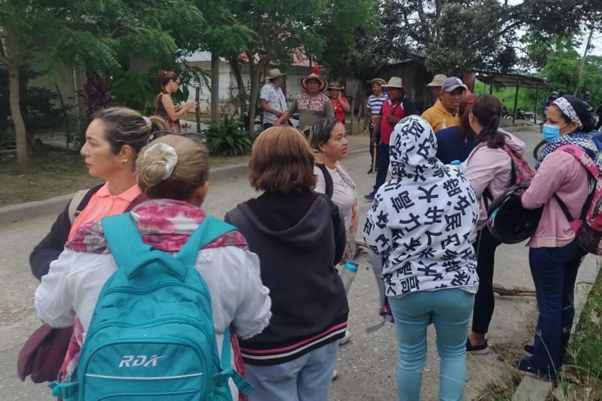 Minga indígena protesta por mal estado de vías en zona rural