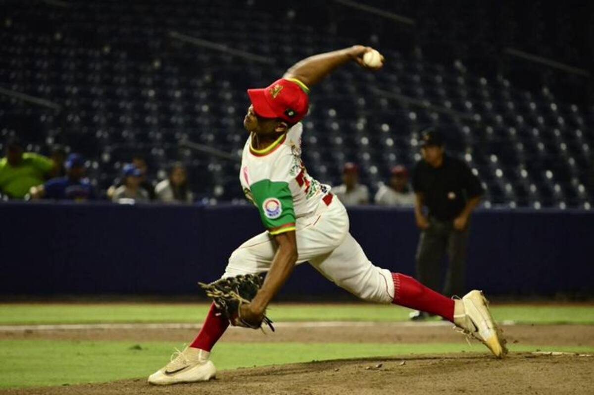 José Altamiranda, lanzador de Tigres de Arenal, que lanzó en el primer juego. Colprensa