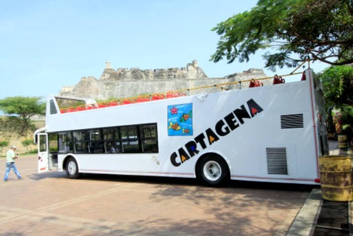 El vehículo tiene 13 metros de largo, cuenta con bar y capacidad para 90 pasajeros. JULIO CASTAÑO - EL UNIVERSAL