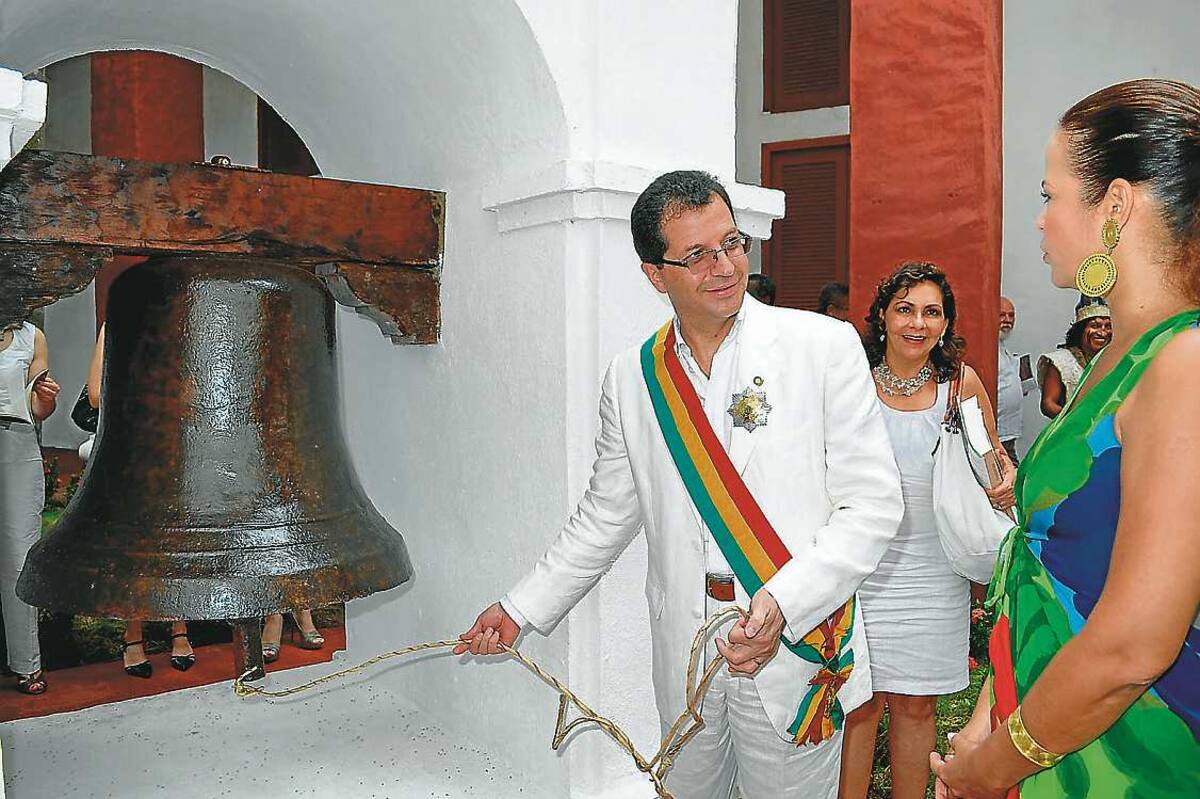 Al finalizar el acto la alcaldesa Judith Pinedo, acompañada por los consejeros y magistrados realizó ante los asistentes el toque de las campanas que hace 200 años repicaron en Getsemaní para invitar al pueblo a unirse a Pedro Romero y los lanceros en la gesta independentista, las cuales fueron restauradas y permanecen en el Museo Naval, exhibidas como un monumento bajo el nombre de ‘Campanas de Libertad’.