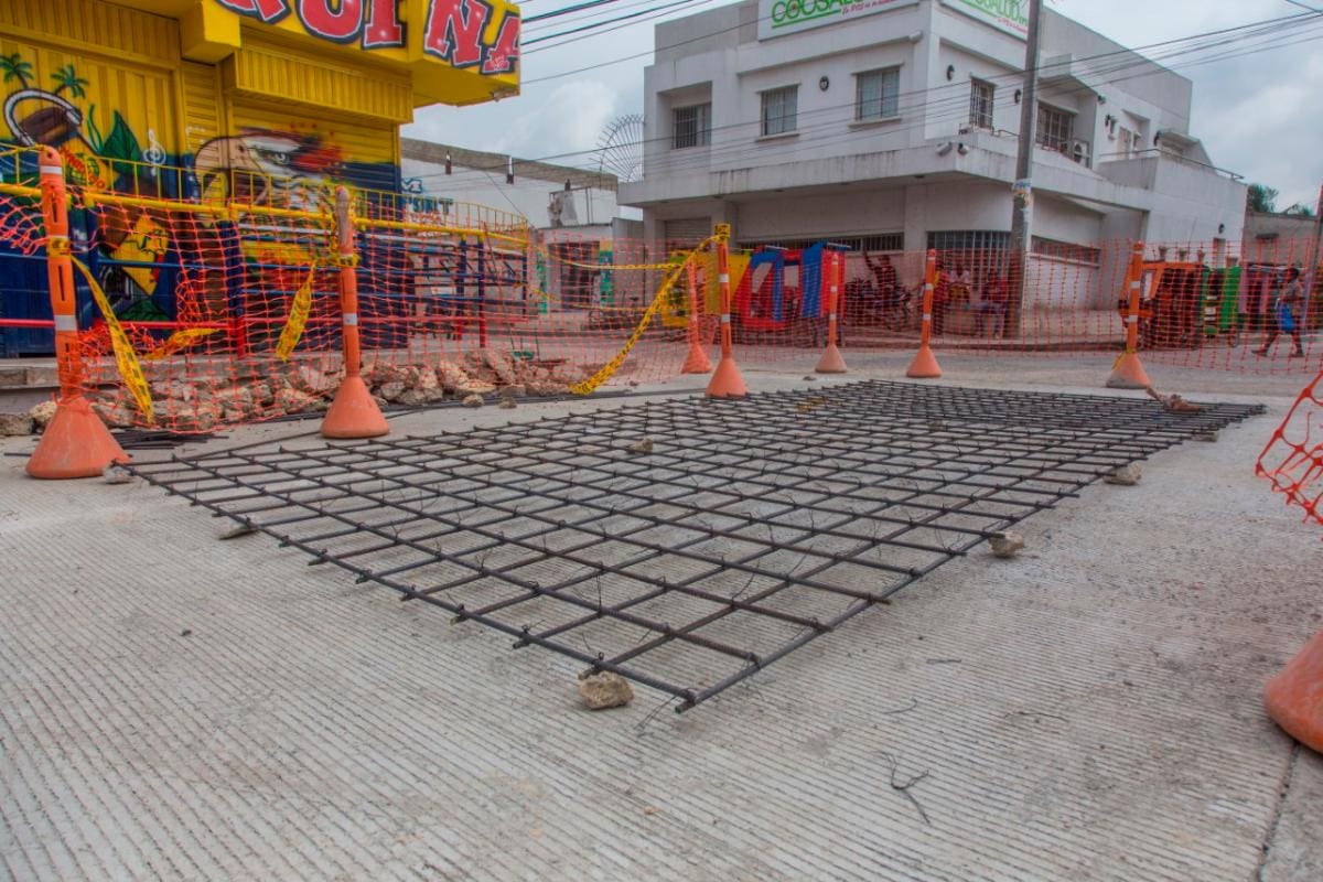 En El Pozón trabajan en la calle principal.