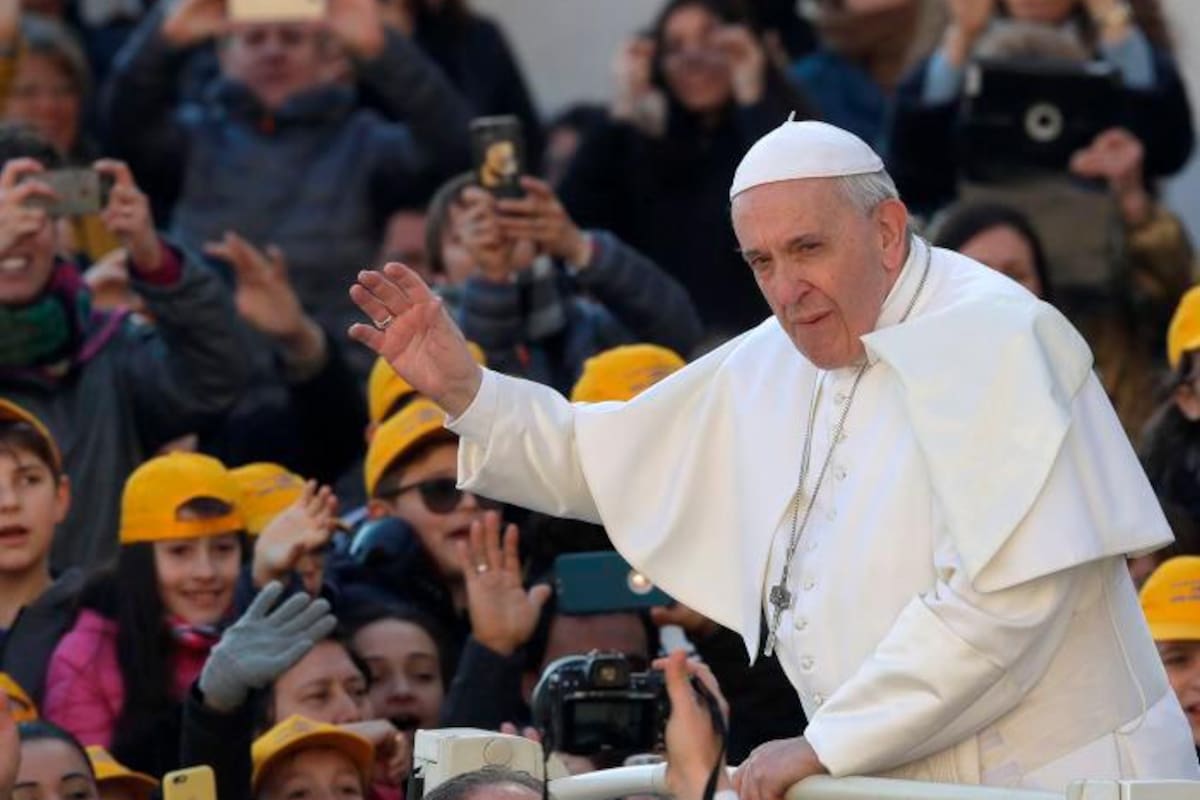 El papa pide a los políticos no dejarse intimidar por los poderes financieros