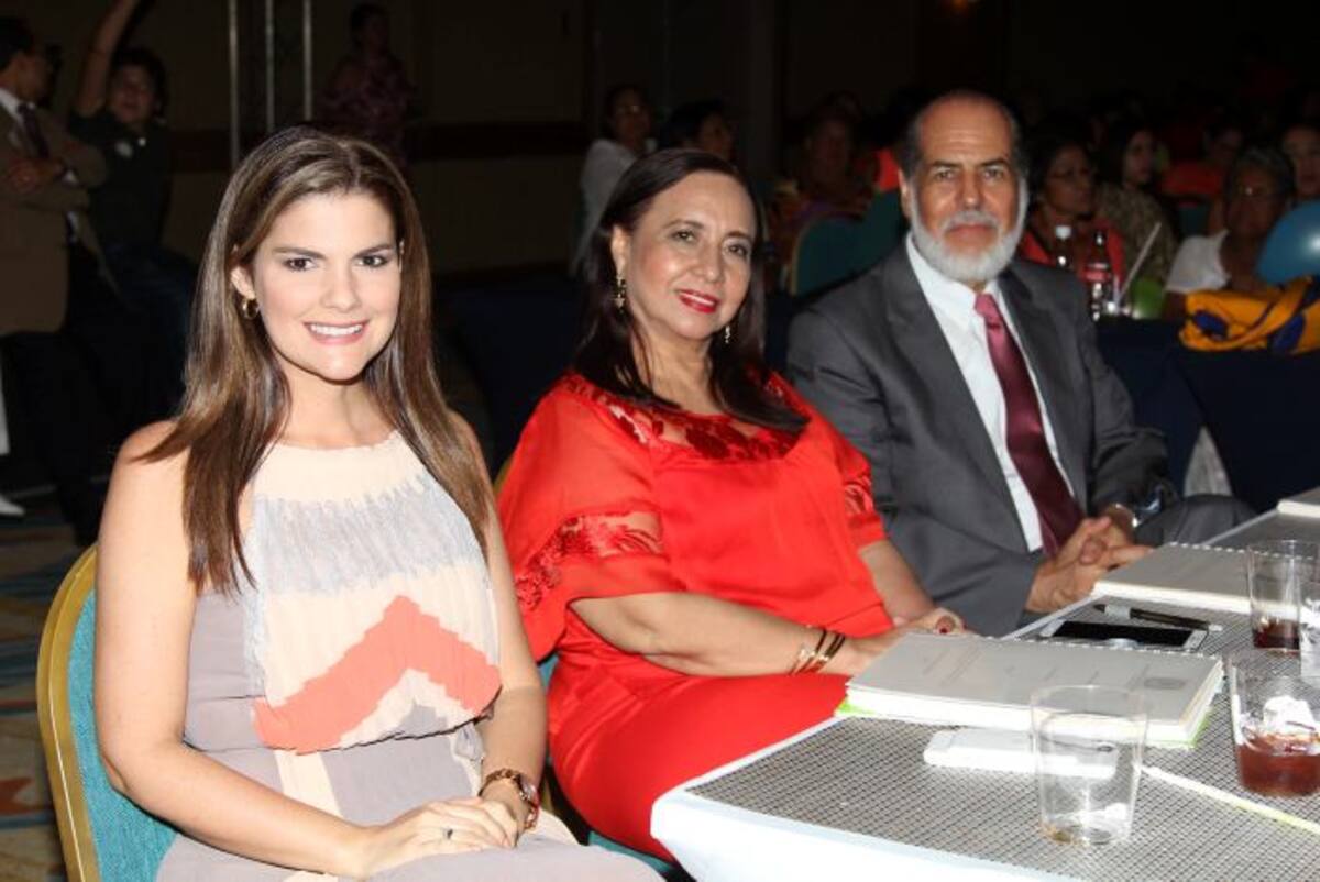 Rochi Stevenson, Rosalba Calderón de Rodríguez y Manuel Guillermo González Soler. KAILLINE GIRALDO