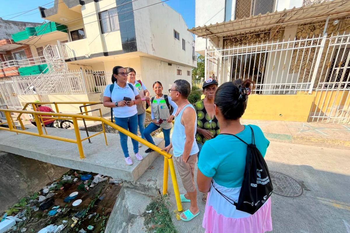 EPA Cartagena educa a comunidades para el cuidado de canales y caños