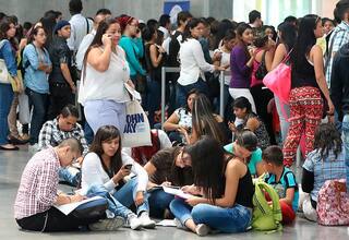 Proyecto de decreto buscaría que entidades contraten a jóvenes sin pedir experiencia