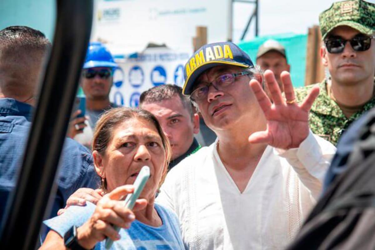 Petro cuestiona costo de viviendas que encontró construidas en Providencia