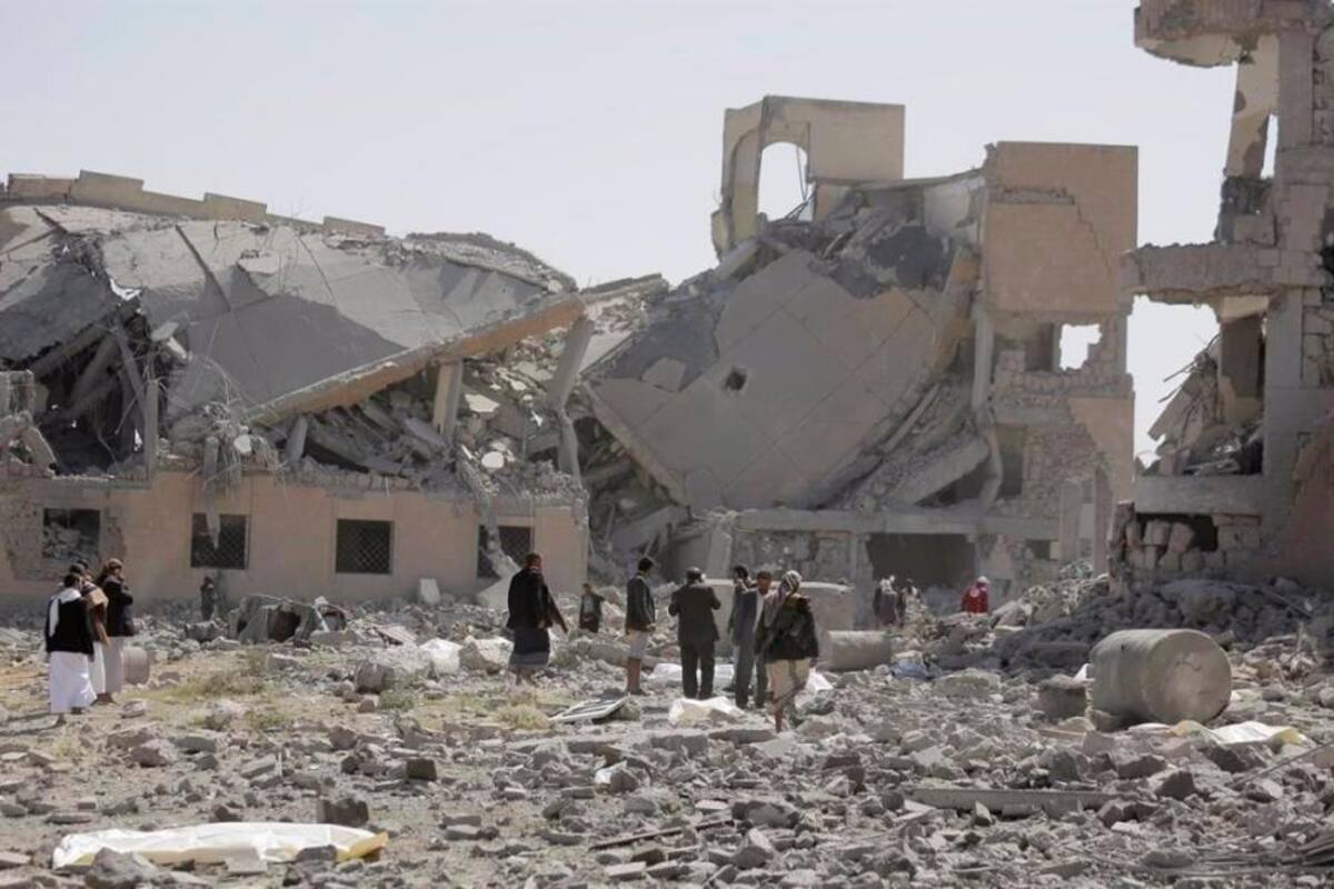 12 muertos por ataque hutí en ceremonia militar en Yemen