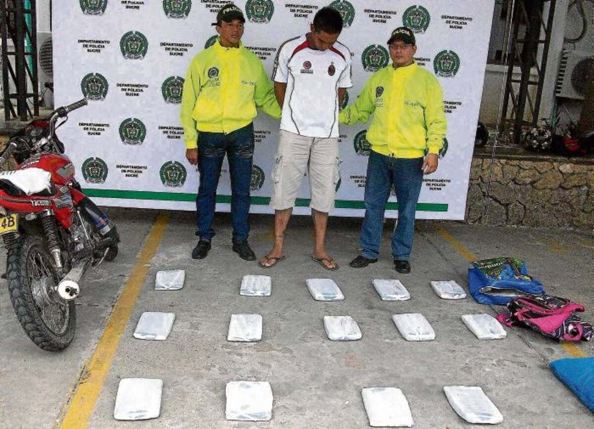 Capturados con 16 kilos de marihuana prensada en su poder.