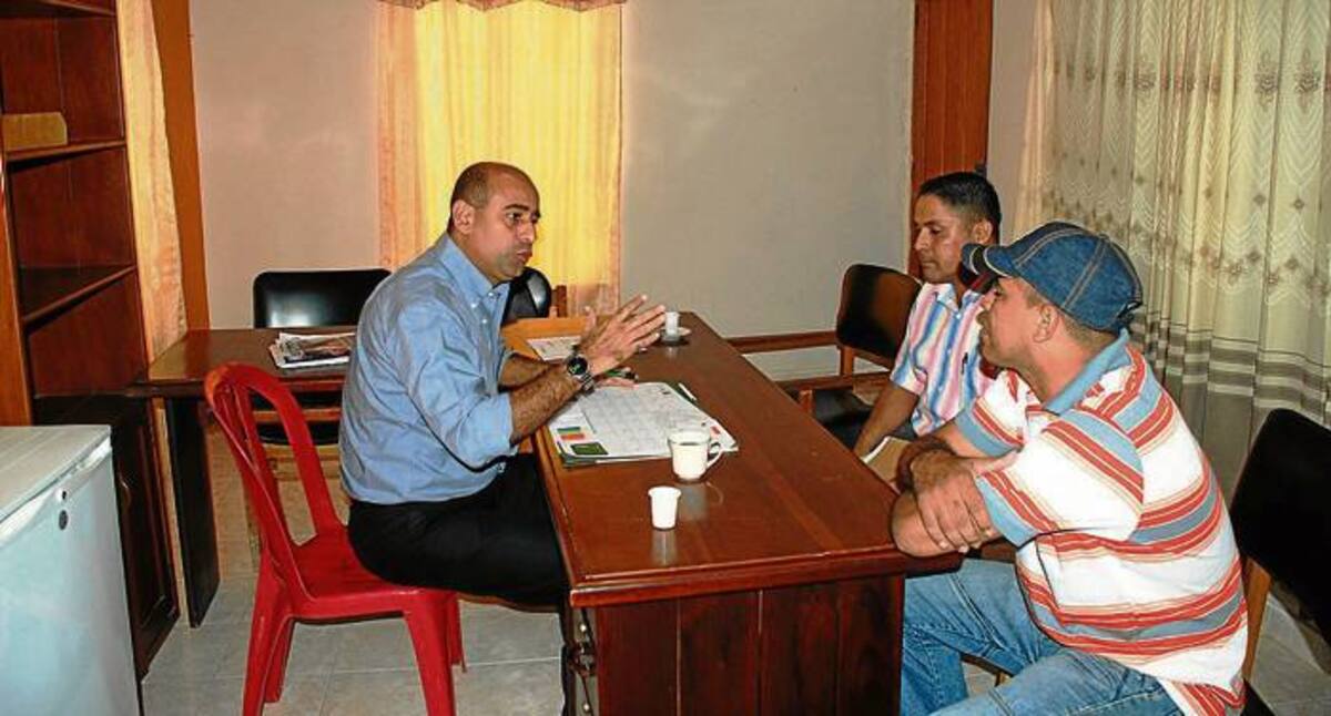 José Jaime Pareja, alcalde de San Pelayo, dice gobernar desde una silla prestada. FOTO CORTESÍA