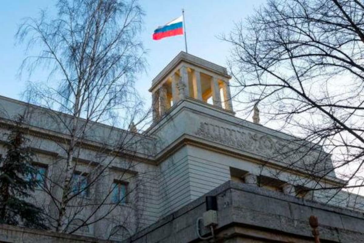 Muere diplomático ruso en Berlín tras caer al vacío desde la embajada
