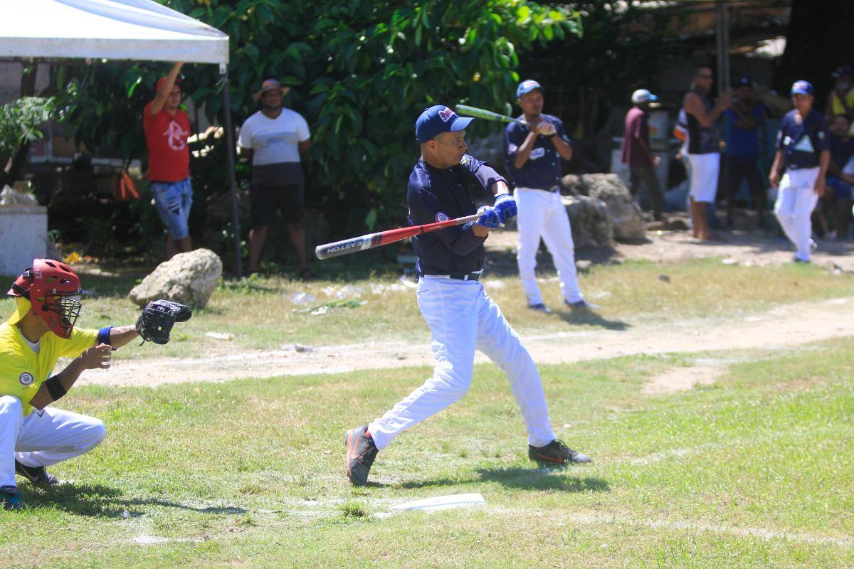 En El Espinal le apuestan al sóftbol, fútbol y kickball para ser felices