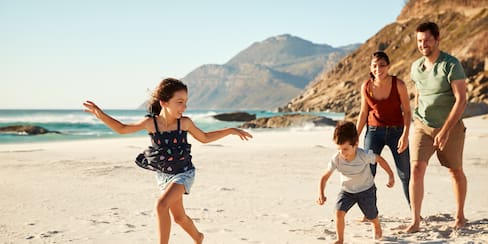 Viajar en familia cambia: vacaciones multigeneracionales y con mascotas a bordo
