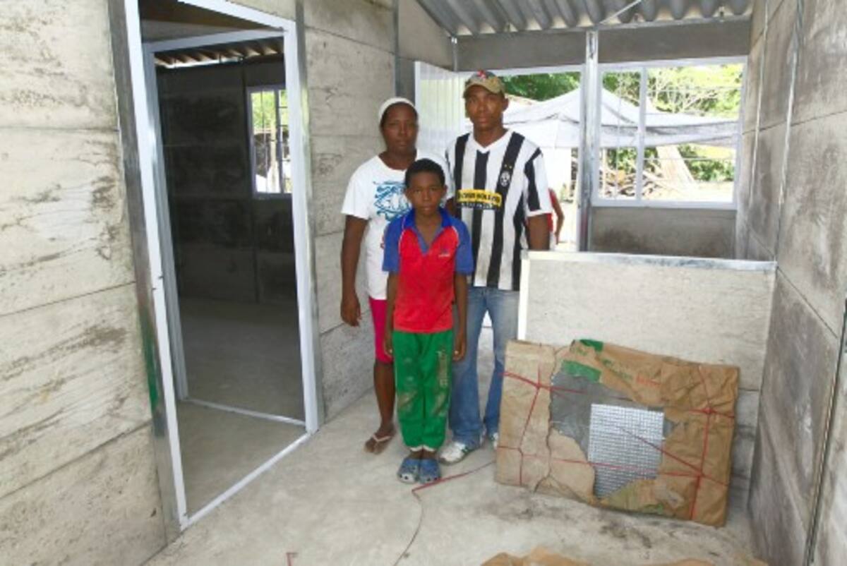 La familia Manrique Acosta fue la favorecida. FOTO JULIO CASTAÑO-ELUNIVERSAL
