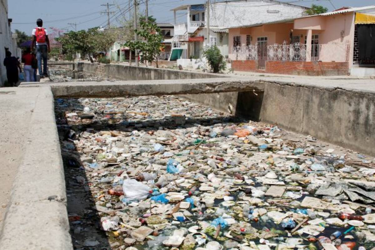 Esta fotografía se tomó a principios de año en el Tabú, cuando los ciudadanos se quejaban porque la limpieza contratada en el 2014 fue superficial o no se hizo como las comunidades esperaban. //ARCHIVO - EL UNIVERSAL