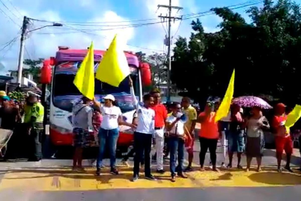 Habitantes de Bayunca bloquean vía La Cordialidad pidiendo apertura del CAP