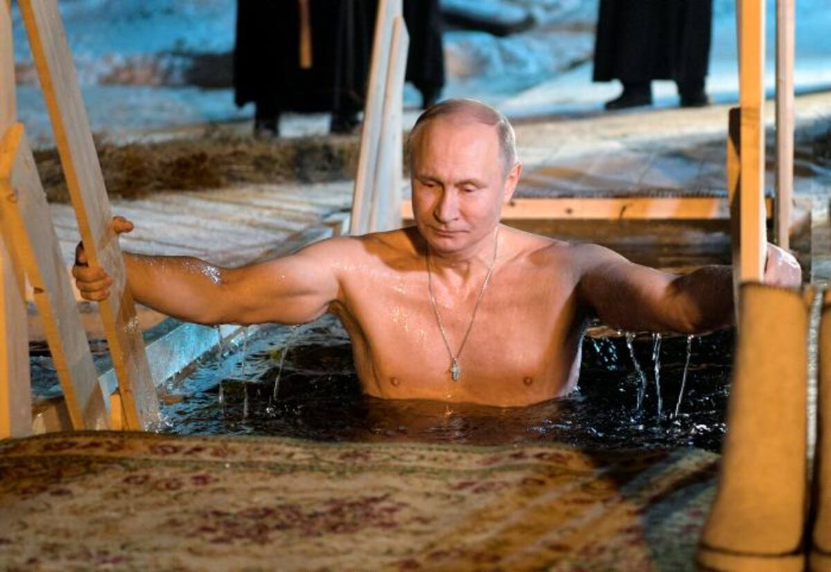 Esta no es la primera vez que Putin se da un chapuzón en aguas heladas, puesto que cumple con la tradición "desde hace años". AP