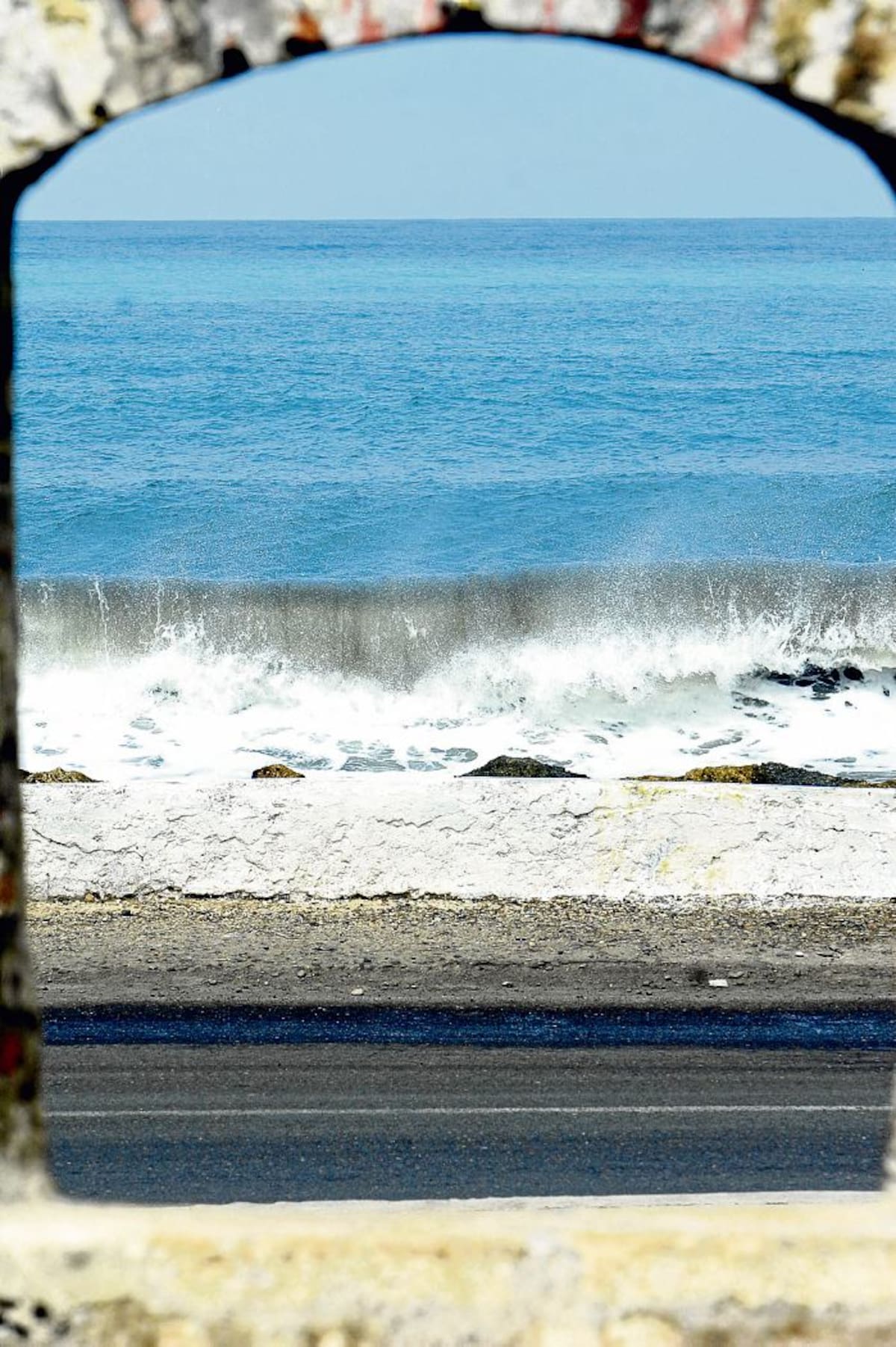 Muy cerca de las arcadas, la línea del mar. Julio Castaño/El Universal