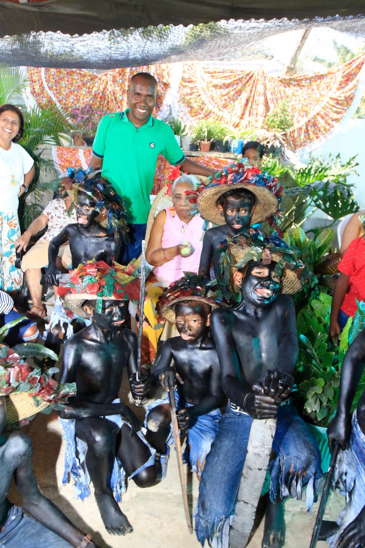 Bisnietos con el baile Danza de Negro.