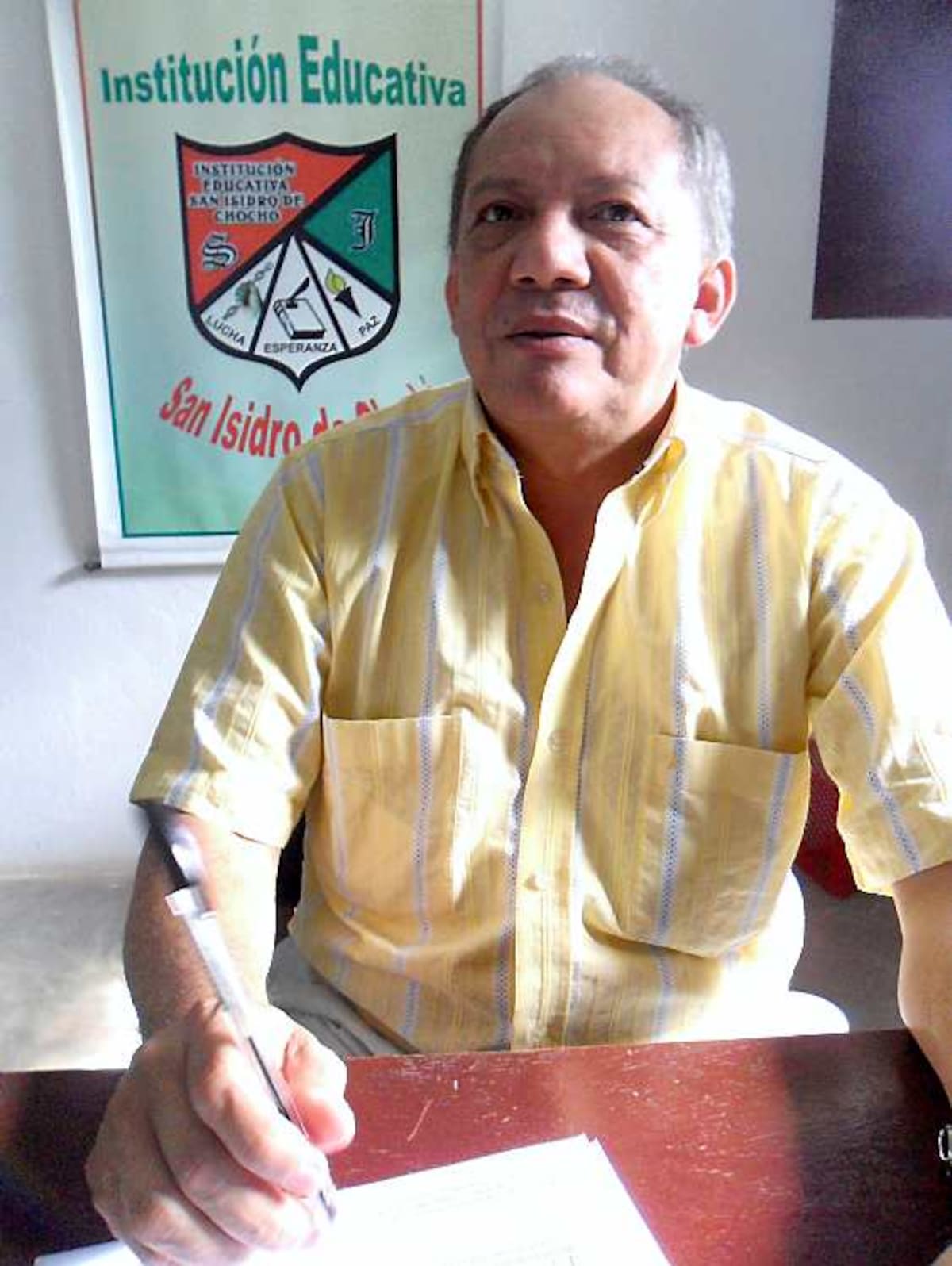 Reynaldo Mendivil, rector.