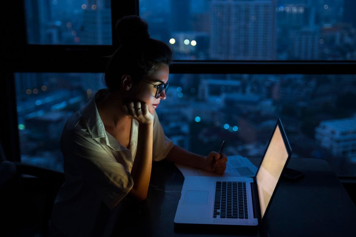 Evite turnos nocturnos: trabajar de noche aumenta el riesgo de cáncer