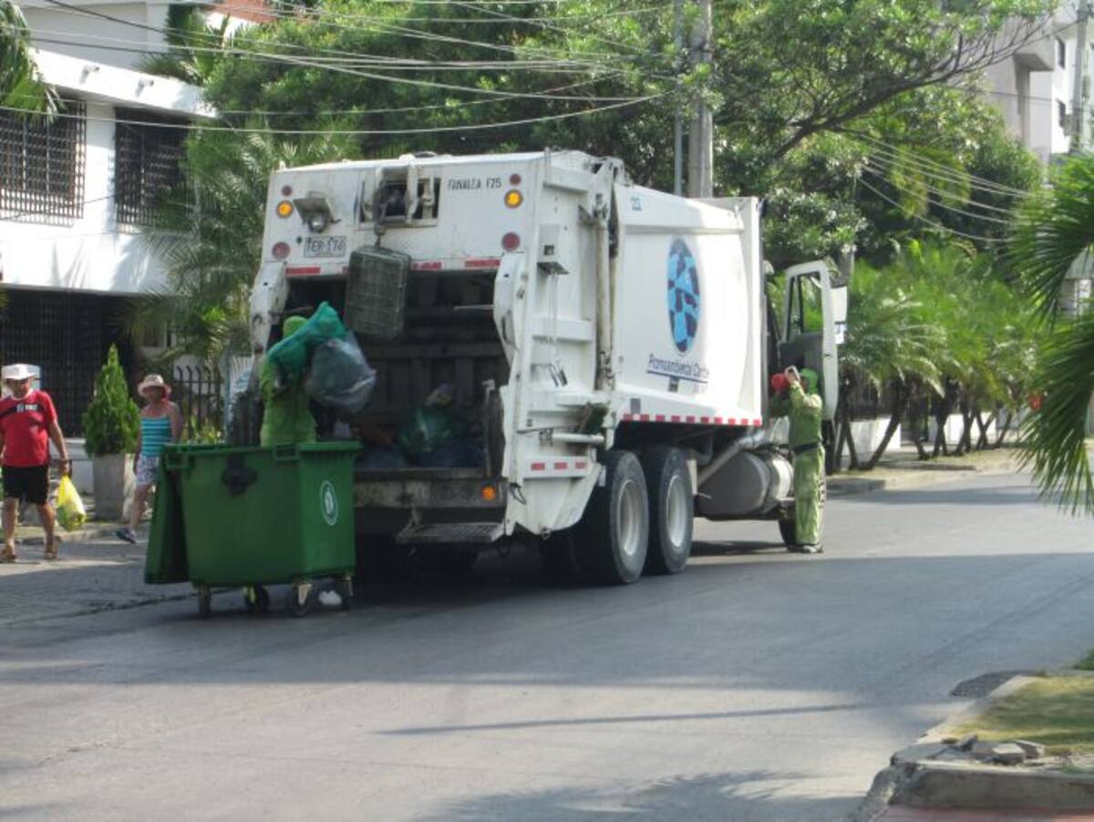 Fue necesario que Pacaribe destinara más personal operativo y equipos para la zona turística y de la bahía interna, a fin de atender debidamente la demanda del servicio de aseo. CORTESÍA