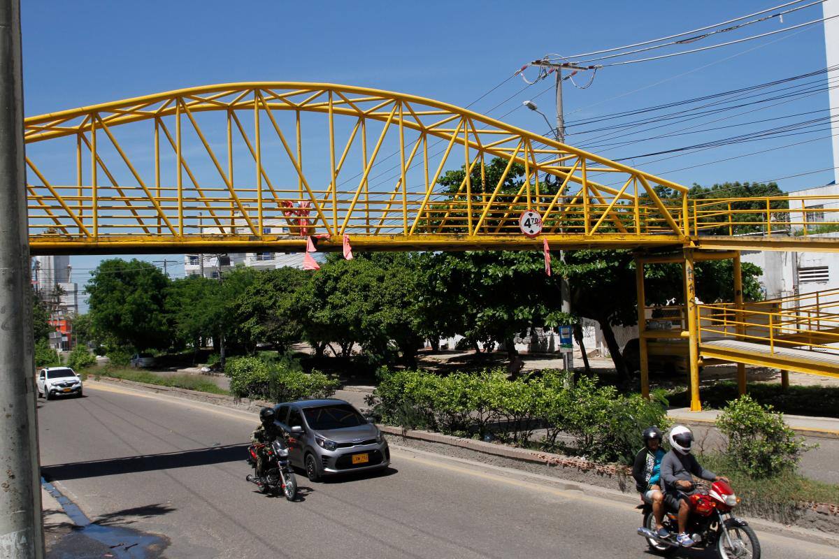 Una semana después, el puente de la Crisanto Luque sigue en las mismas