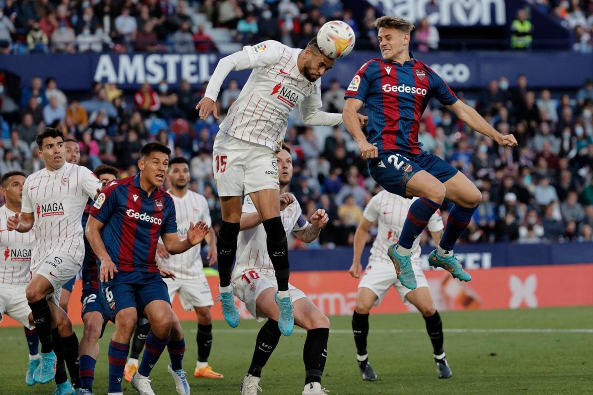 El Sevilla más cerca de la Champions y el Levante del descenso