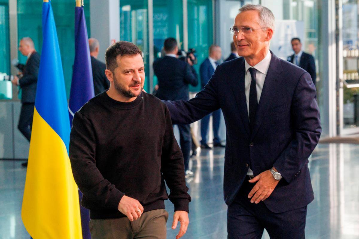 Jens Stoltenberg promete el apoyo de la OTAN a Volodímir Zelenski