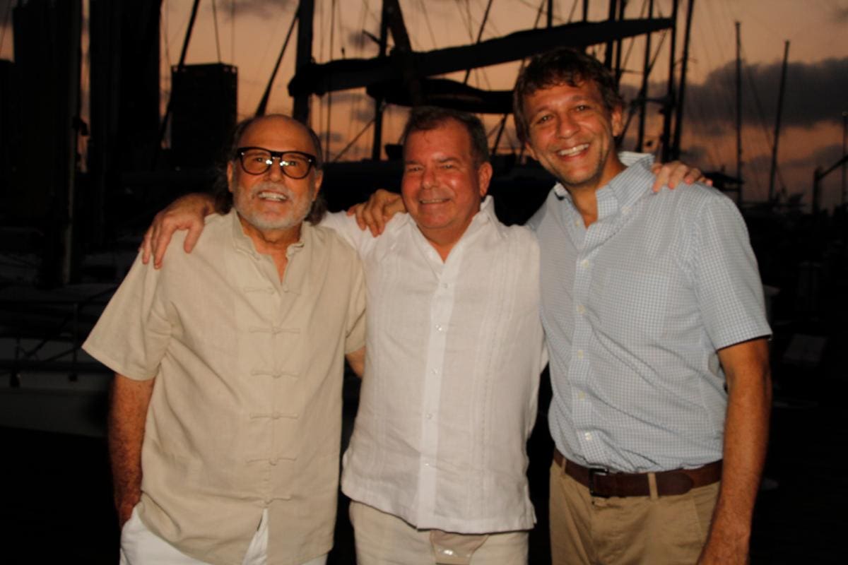 Miguel Méndez Martínez, Roberto Carlos Martínez Méndez y Mauricio Porto Méndez.