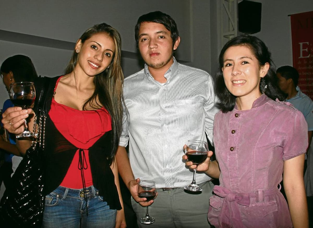 Stefany Arteaga, Juan Carlos Vargas y Flor Piña.