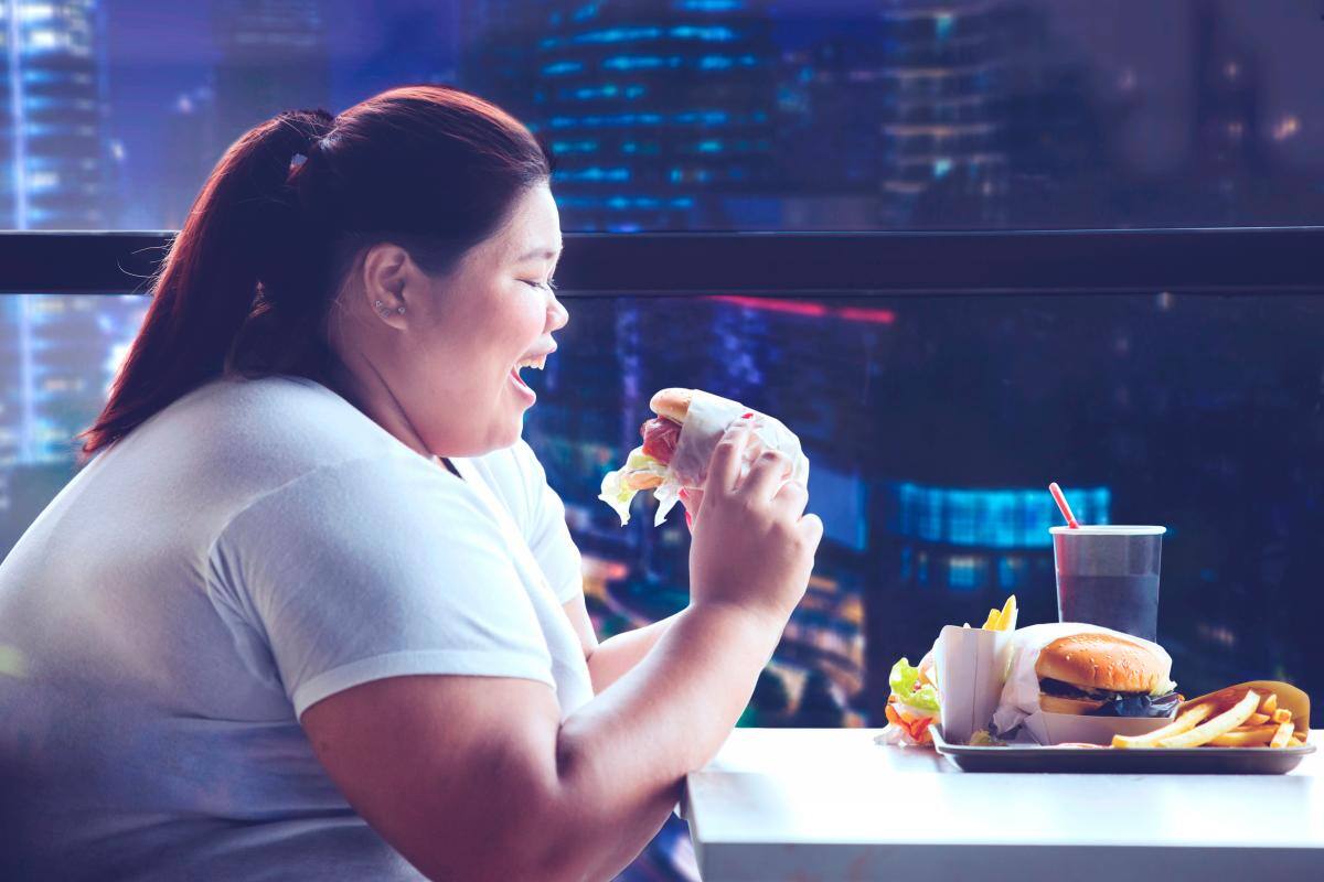 Esta es la hora en la que tienes que cenar si quieres perder peso
