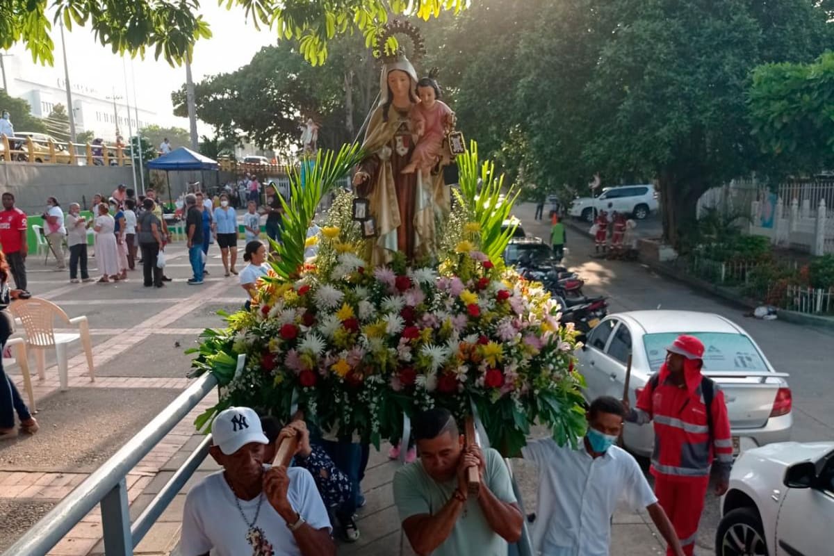 Galería: La gente le madrugó a la procesión de la Virgen del Carmen