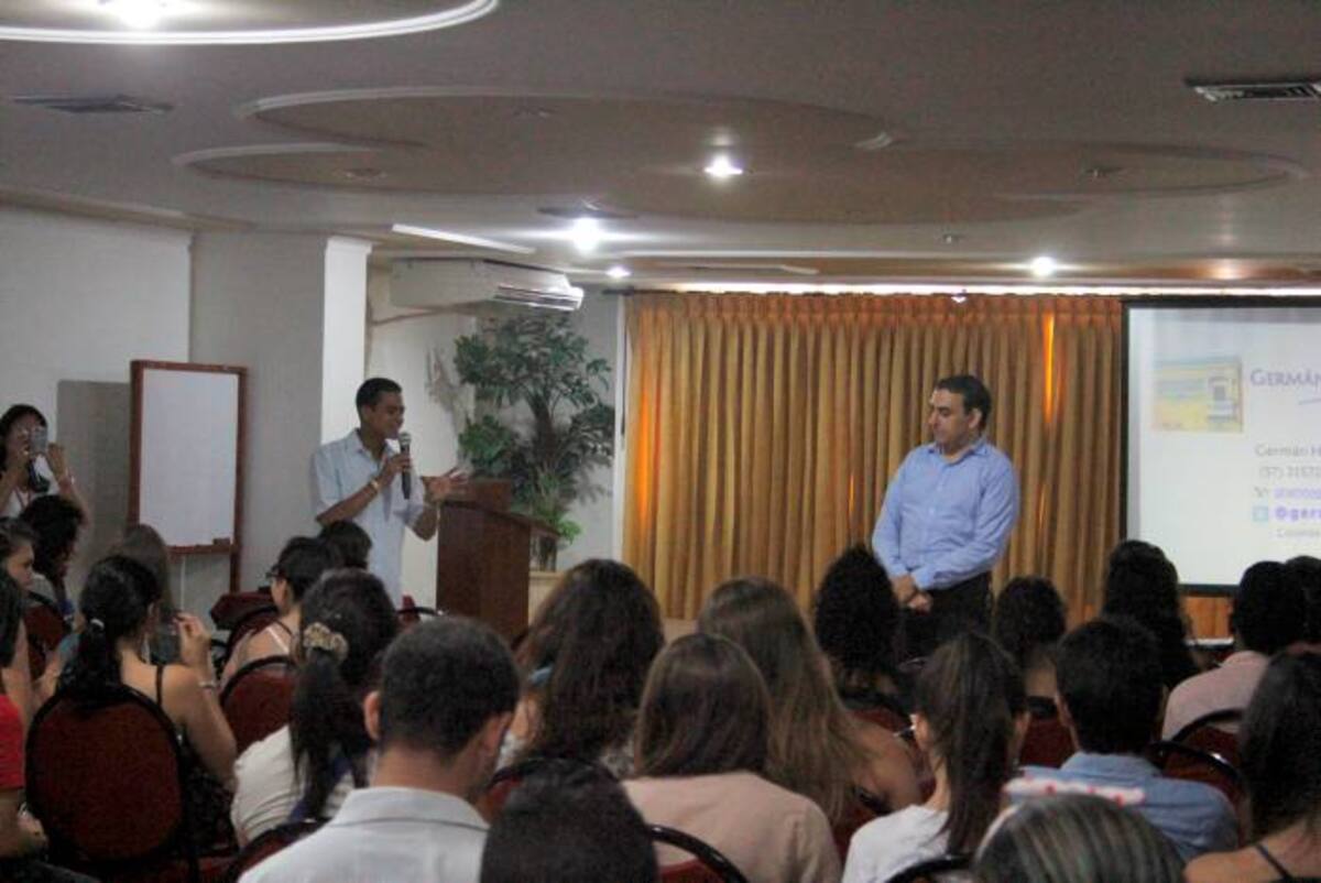 El evento se mostró como el escenario para que los estudiantes pusieran sobre la mesa sus inquietudes ante los conferencistas. LUIS C. PRADO - EL UNIVERSAL