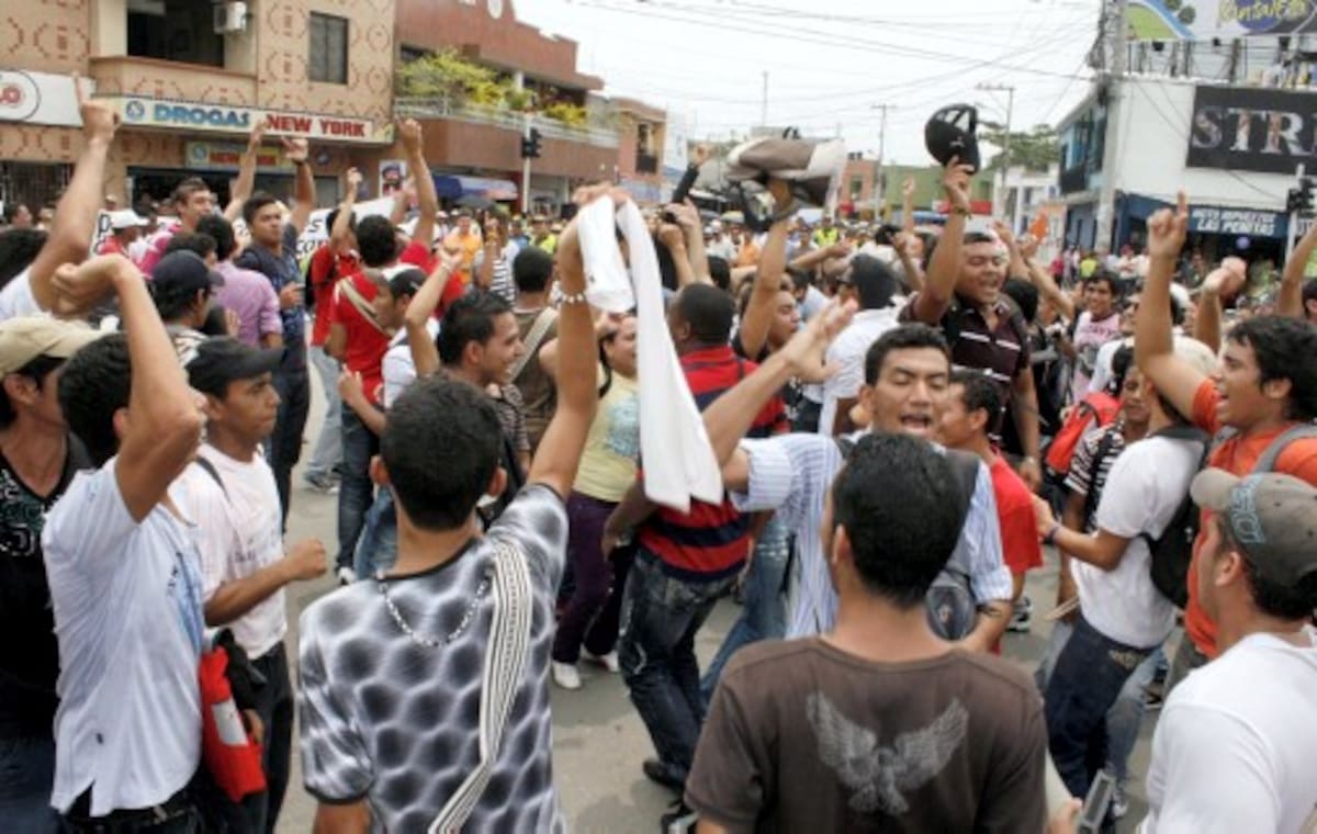 Estudiantes de la Universidad de Sucre participaron en la marcha. FOTOS MANUEL SANTIAGO PÉREZ.