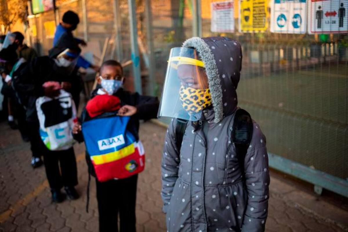 OMS: niños entre 6 y 11 años también deben usar mascarillas
