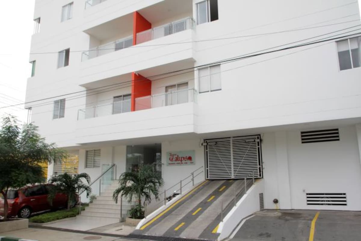 El Calipso Tower, ubicado en el barrio Alto Bosque, transversal 25B#21B -104, es uno de las construcciones a evacuar. Archivo.