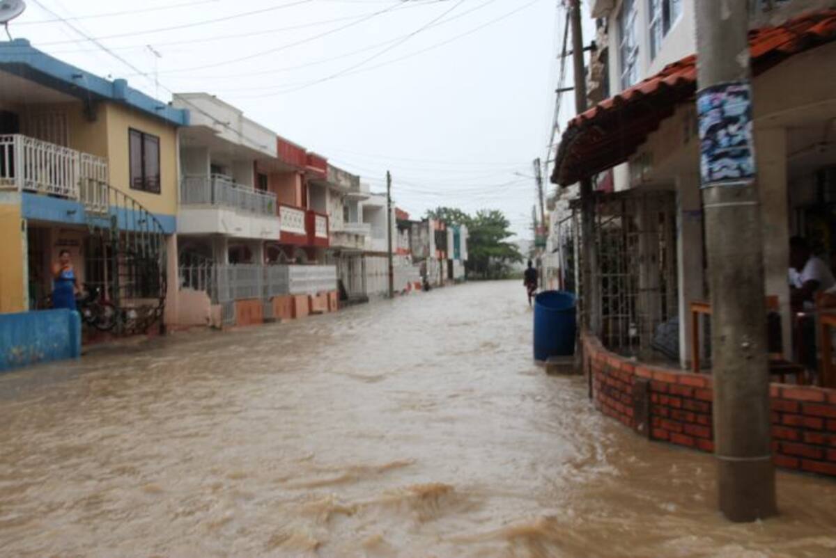 Los habitantes de Las Palmeras deben soportar alcantarillas destapadas cada vez que llueve, y además, los malos olores que esto produce. ELUNIVERSAL.COM.CO