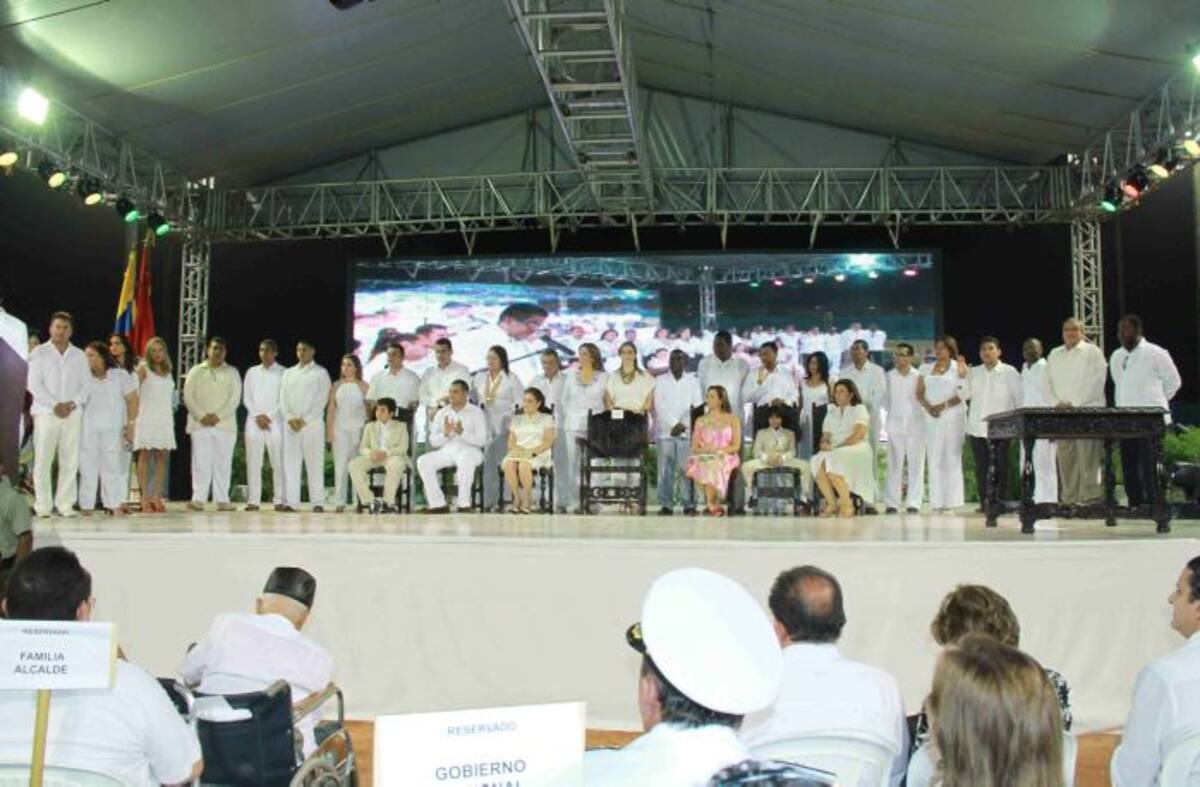 Foto de la posesión de Campo Elías el primer de enero en el estadio de béisbol 11 de Noviembre. Pocas caras quedan aún. El Universal
