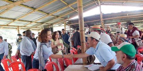 Gobierno arranca negociación con minga indígena en la Delfina, Valle